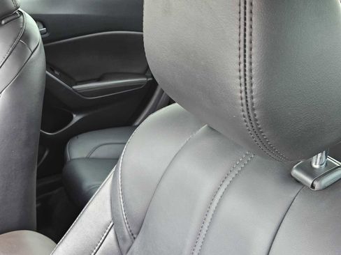 Used 2018 MAZDA MAZDA3 Touring image 15