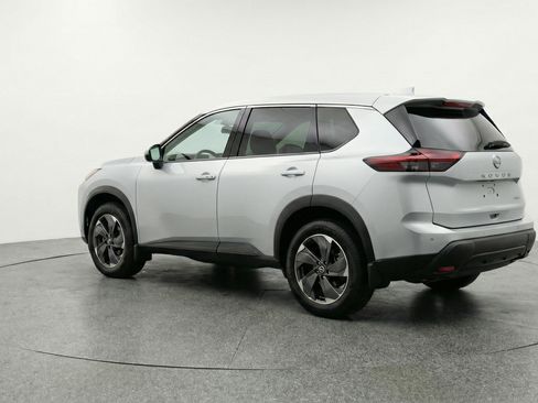 Used 2025 Nissan Rogue SV image 6
