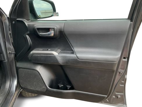 Used 2022 Toyota Tacoma TRD Off-Road RWD image 16