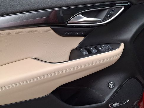 Used 2025 Buick Envision Preferred image 12