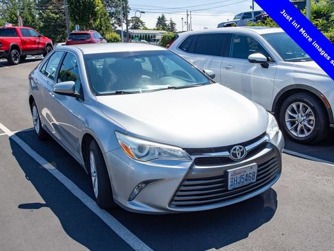 Used 2016 Toyota Camry LE FWD image 1