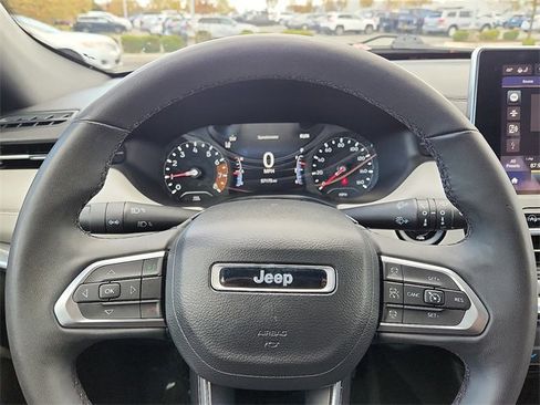 Used 2023 Jeep Compass Limited image 16