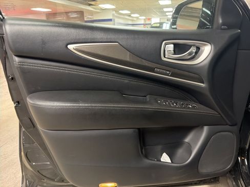 Used 2019 INFINITI QX60 Luxe w/ Essential Package FWD image 11