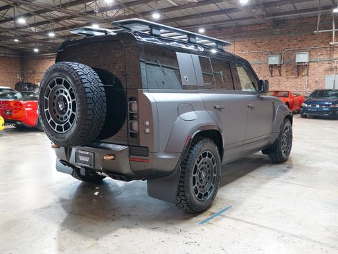 Used 2025 Land Rover Defender 110 image 19