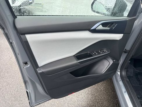 Certified 2023 Volkswagen Taos SE w/ Panoramic Sunroof Package AWD/4WD image 19