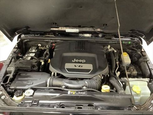 Certified 2018 Jeep Wrangler Sahara w/ Connectivity Group AWD/4WD image 15