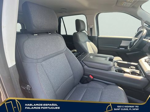 Used 2025 Ford Expedition Active AWD/4WD image 2