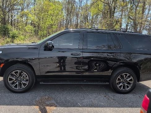 Used 2022 Chevrolet Tahoe Z71 w/ Luxury Package image 9