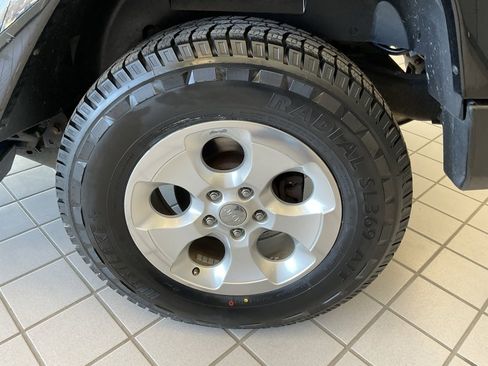 Used 2015 Jeep Wrangler Unlimited Sahara image 8