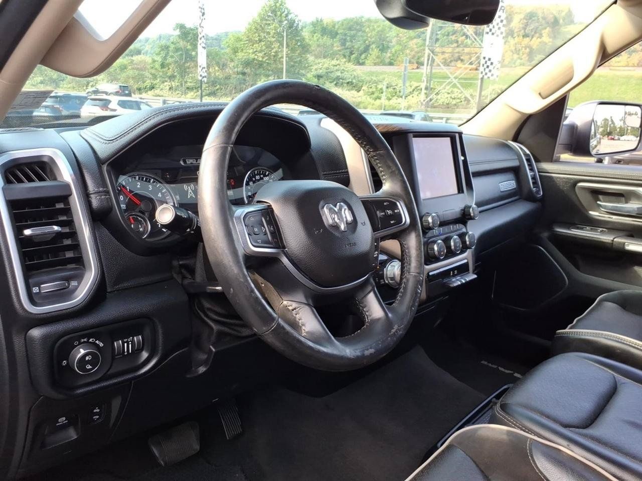 Used 2019 RAM 1500 Laramie AWD/4WD image 9