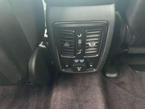 Used 2018 Jeep Grand Cherokee Limited image 16