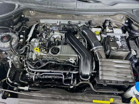 Used 2024 Volkswagen Taos SE image 32