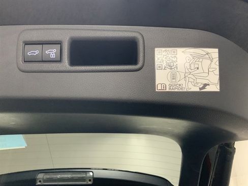 Used 2021 Toyota Venza LE image 12