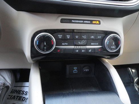 Used 2022 Ford Escape Titanium AWD/4WD image 17