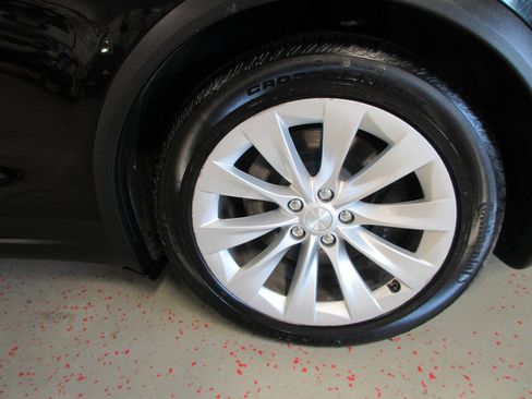 Used 2017 Tesla Model X 75D AWD/4WD image 10