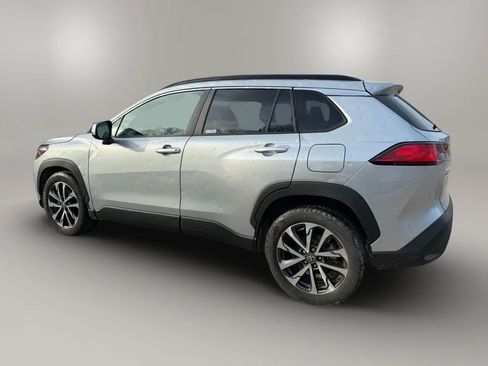 Used 2022 Toyota Corolla Cross XLE image 5