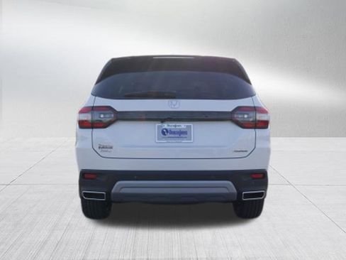 New 2025 Honda Pilot Touring image 4