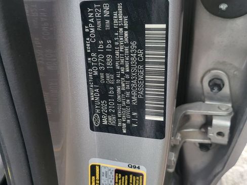 Used 2025 Hyundai Venue SEL FWD image 7