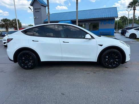 Used 2022 Tesla Model Y Long Range AWD/4WD image 4