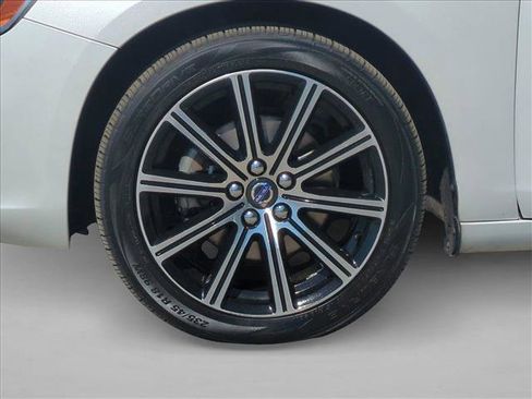 Used 2018 Volvo S60 T5 Inscription image 28