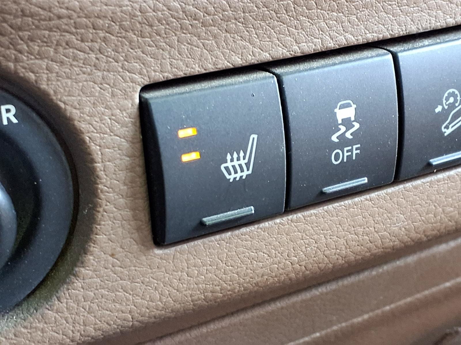Used 2016 Jeep Wrangler Unlimited Rubicon w/ Connectivity Group AWD/4WD image 26