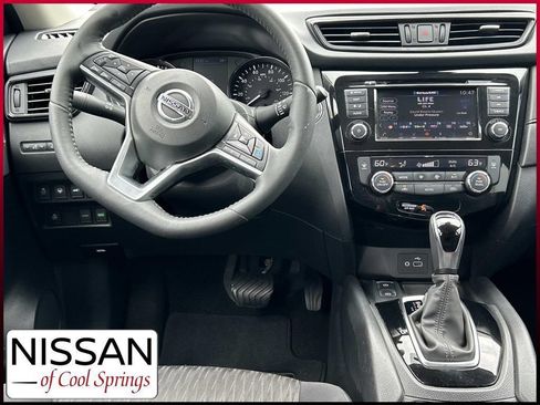 Used 2019 Nissan Rogue SV w/ Premium Package FWD image 24