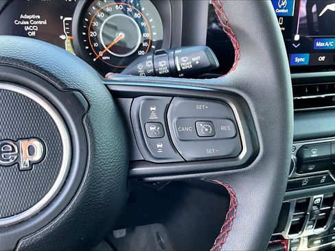 Used 2025 Jeep Wrangler Unlimited Rubicon AWD/4WD image 24