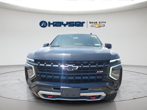 Used 2025 Chevrolet Suburban Z71 AWD/4WD image 6