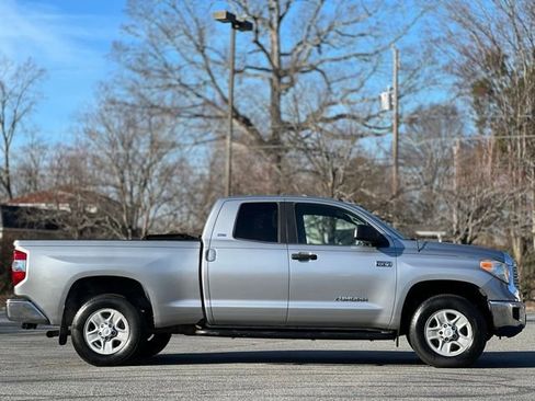 Used 2017 Toyota Tundra SR5 w/ SR5 Upgrade Package AWD/4WD image 4