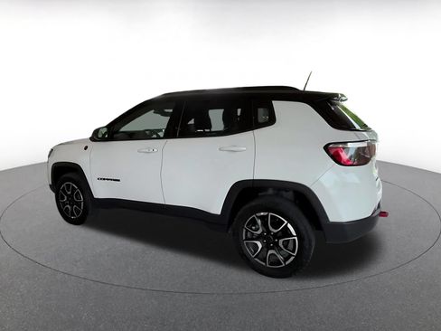Used 2025 Jeep Compass Trailhawk AWD/4WD image 8