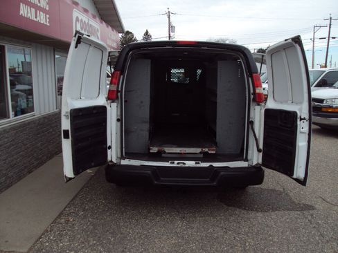 Used 2014 Chevrolet Express 1500 AWD image 7