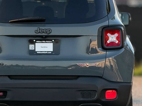 Used 2017 Jeep Renegade Trailhawk AWD/4WD image 14