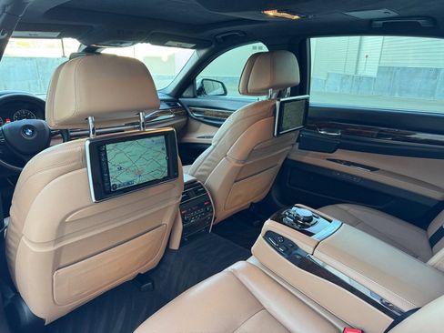 Used 2015 BMW 750Li xDrive image 26
