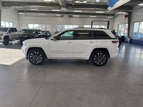 New 2025 Jeep Grand Cherokee Overland w/ Trailer Tow Package AWD/4WD image 2