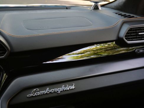 Used 2021 Lamborghini Urus AWD/4WD image 23