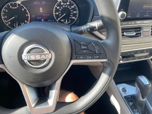 Used 2025 Nissan Altima 2.5 SV FWD image 16
