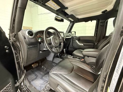 Used 2018 Jeep Wrangler Unlimited Rubicon w/ Connectivity Group AWD/4WD image 28