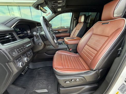 Used 2024 GMC Yukon Denali Ultimate AWD/4WD image 10