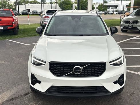 Certified 2026 Volvo XC40 B5 Plus AWD/4WD image 5