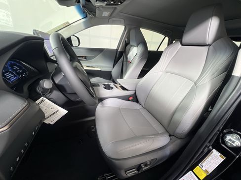 New 2024 Toyota Venza Limited image 14