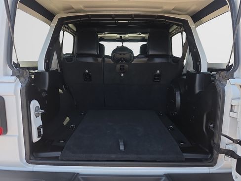 Used 2019 Jeep Wrangler Unlimited Rubicon AWD/4WD image 10