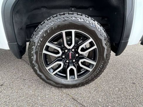 Used 2026 GMC Sierra 1500 AT4 w/ AT4 Premium Package AWD/4WD image 9