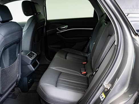 Used 2021 Audi e-tron Premium Plus w/ Premium Plus Package image 37