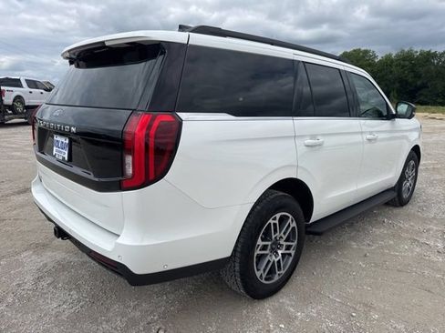 Used 2025 Ford Expedition Active AWD/4WD image 7