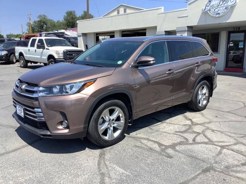 Used 2017 Toyota Highlander Limited AWD/4WD image 2