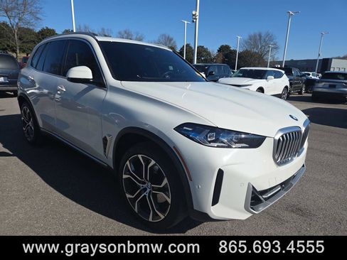 Used 2024 BMW X5 xDrive40i w/ Premium Package image 1