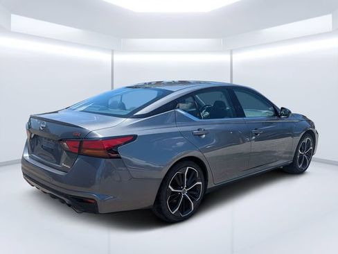 Used 2024 Nissan Altima 2.5 SR FWD image 3