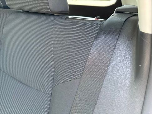 Used 2019 Toyota RAV4 LE FWD image 10