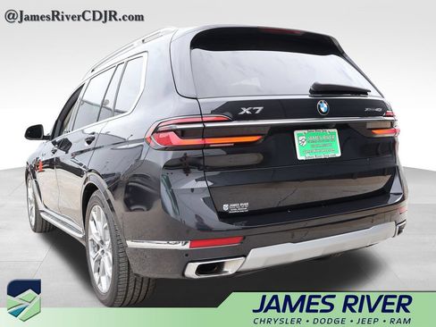 Used 2025 BMW X7 xDrive40i AWD/4WD image 3