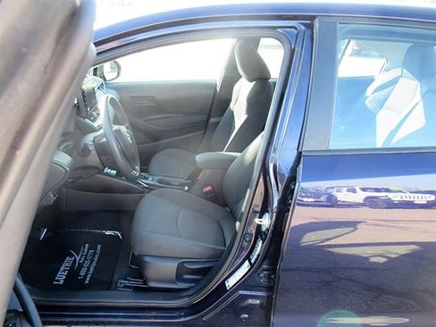 Used 2022 Toyota Corolla LE image 12
